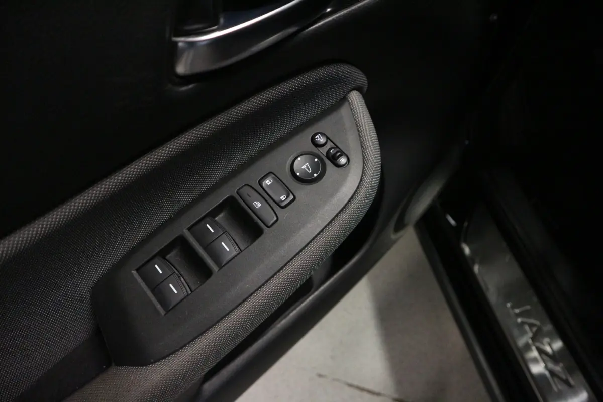 1.5 e:HEV Crosstar DEALER ONDERHOUDEN/ CARPLAY/ STOELVERWARMING