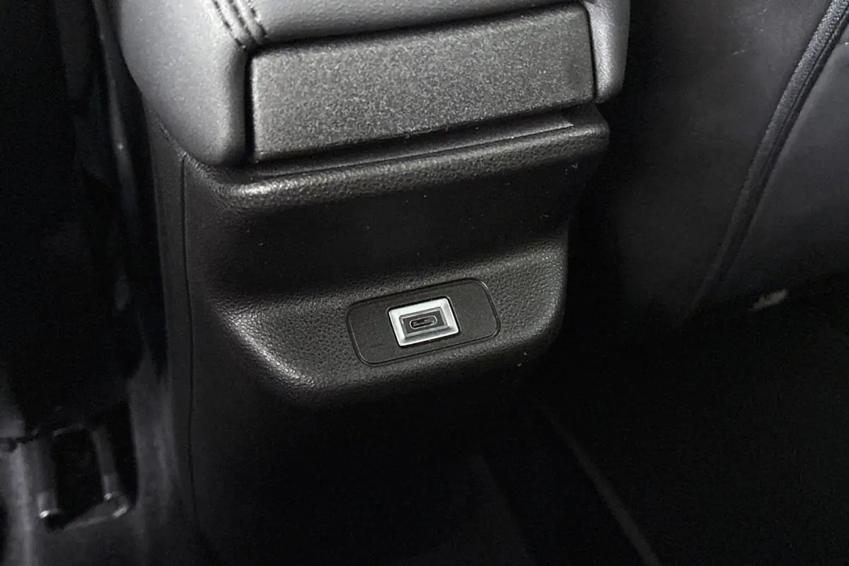 1.2 e-Hybrid Summit Camera Keyless JBL Apple CarPlay