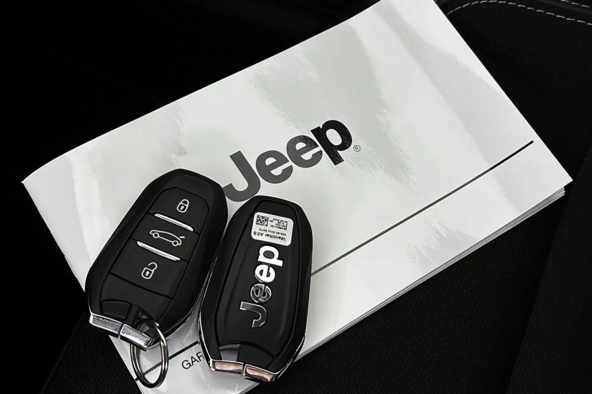 1.2 e-Hybrid Summit Camera Keyless JBL Apple CarPlay