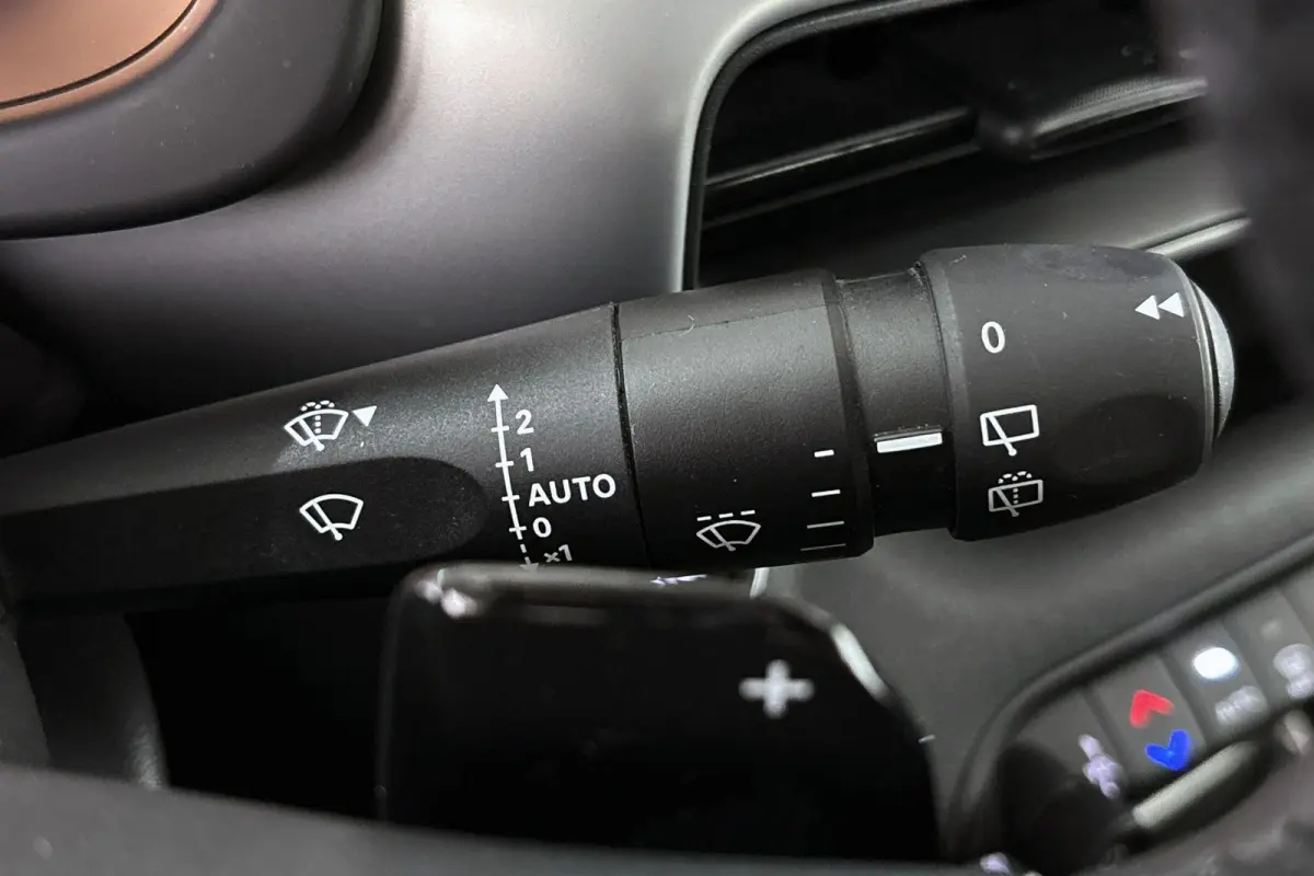 1.2 e-Hybrid Summit Camera Keyless JBL Apple CarPlay