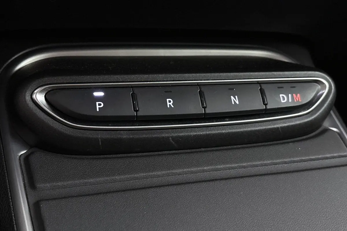 1.2 e-Hybrid Summit Camera Keyless JBL Apple CarPlay