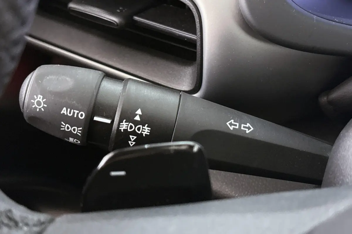 1.2 e-Hybrid Summit Camera Keyless JBL Apple CarPlay