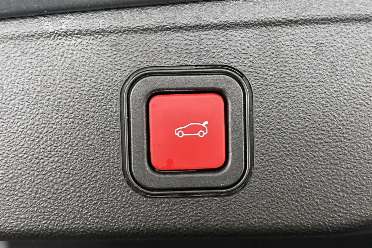 1.2 e-Hybrid Summit Camera Keyless JBL Apple CarPlay