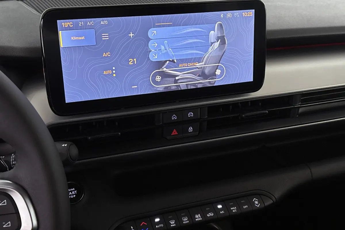 1.2 e-Hybrid Summit Camera Keyless JBL Apple CarPlay