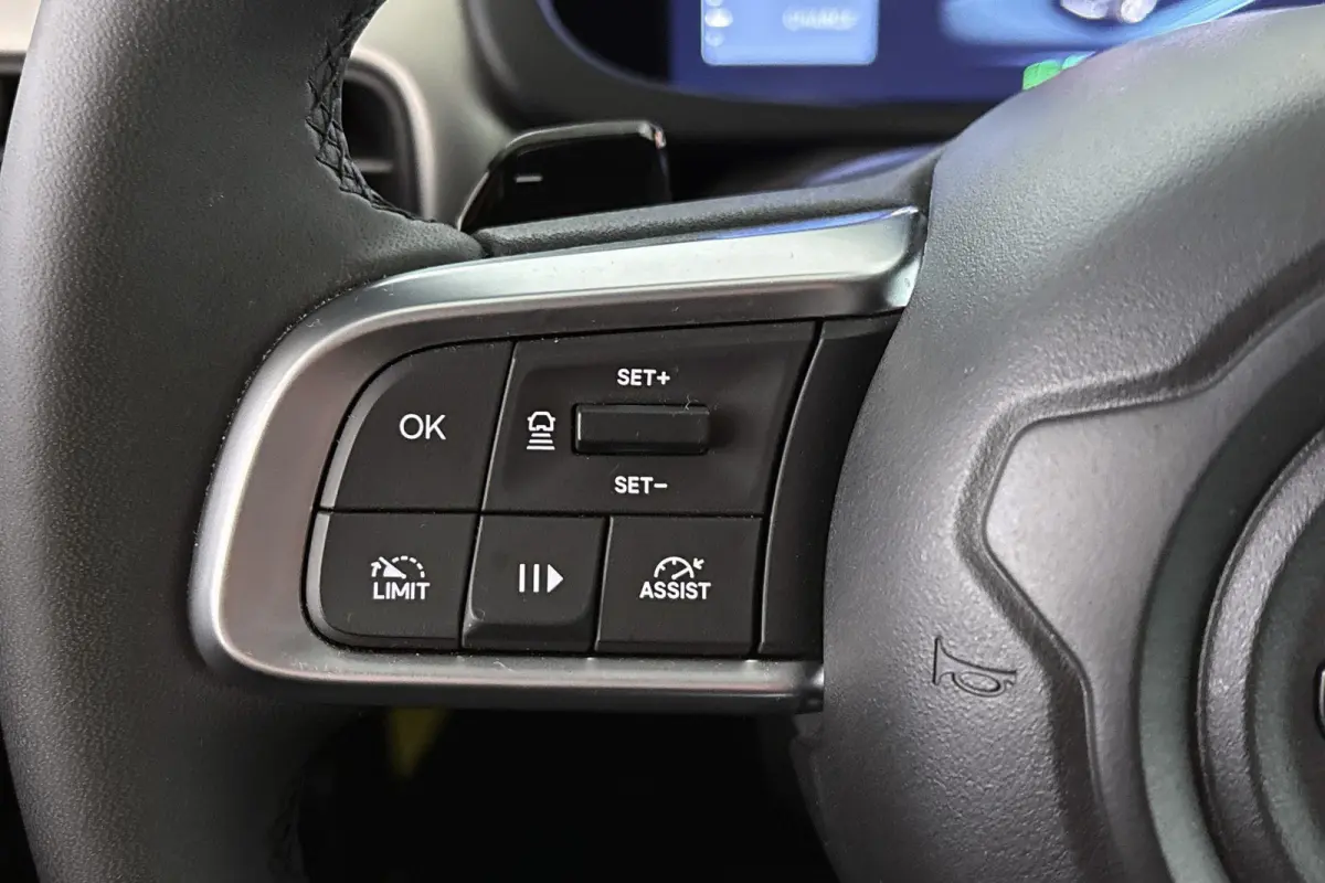 1.2 e-Hybrid Summit Camera Keyless JBL Apple CarPlay