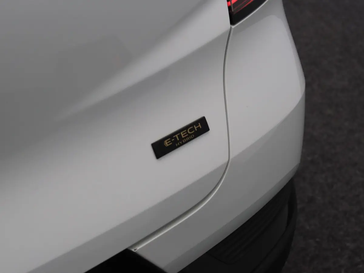 1.8 E-Tech full hybrid 160 techno | Adaptieve cruise control | Digitale Cockpit | Apple Carplay | Achteruitrijcamera |