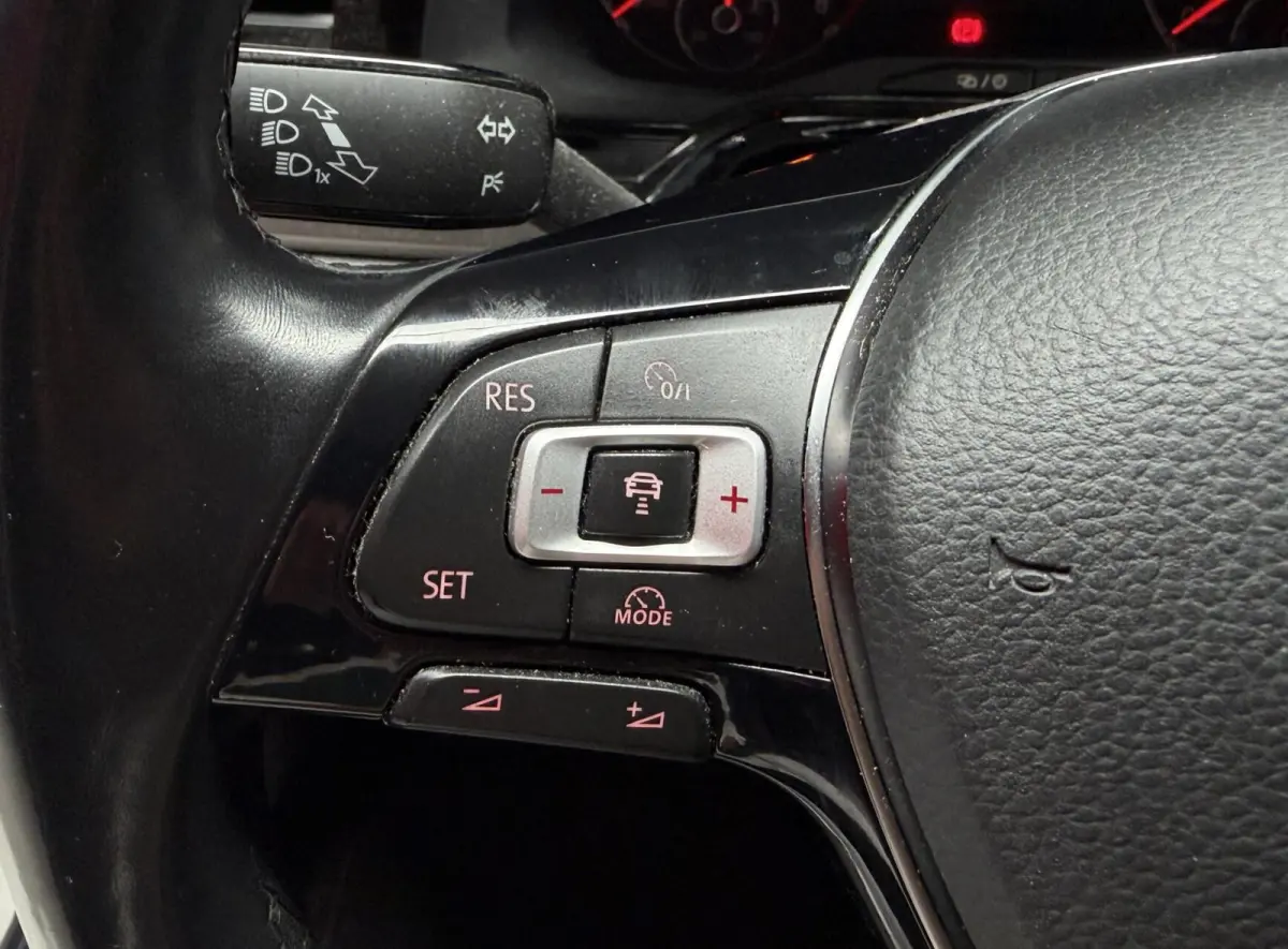 1.0 TSI R-Line Edit. |IQ.DRIVE|PDC|APP.|16"