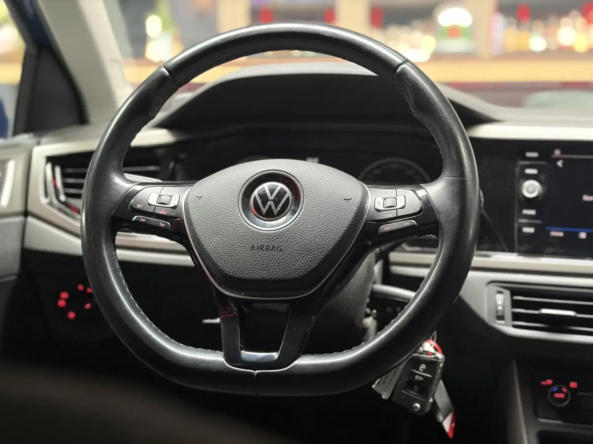 1.0 TSI R-Line Edit. |IQ.DRIVE|PDC|APP.|16"