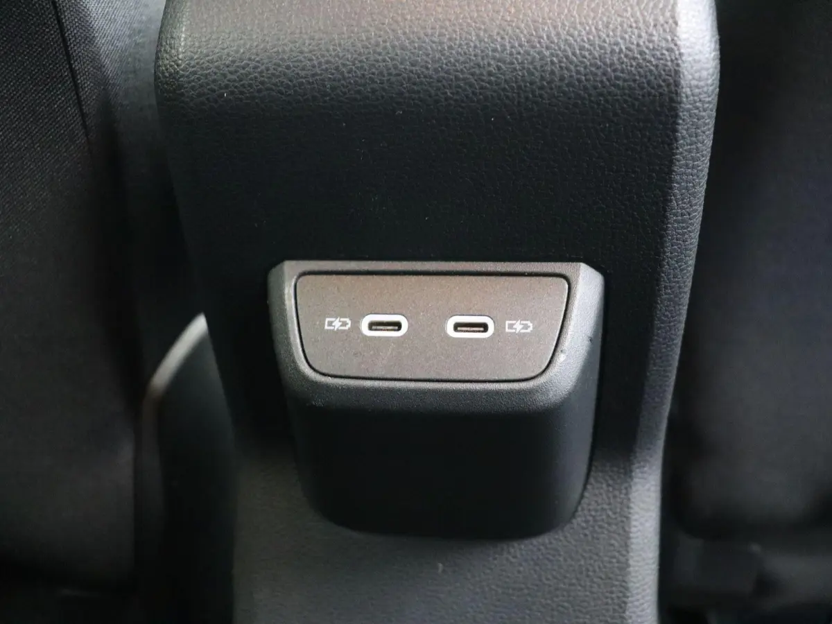 1.0 TSI Go | Parkeersensoren rondom |  Adaptieve Cruise Control | Apple Carplay & Android Auto |