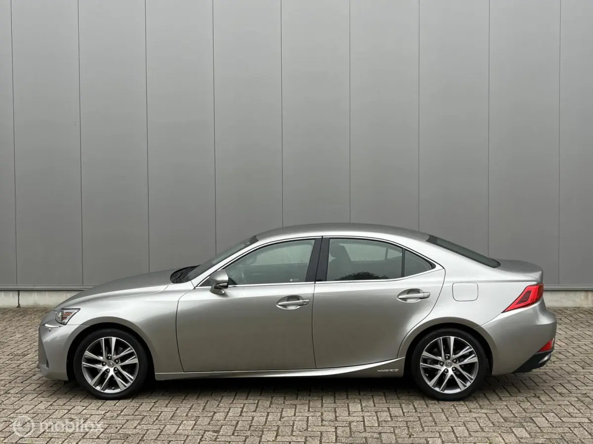 300h Hybrid Aut. Dealer onderhoud, Camera, Facelift