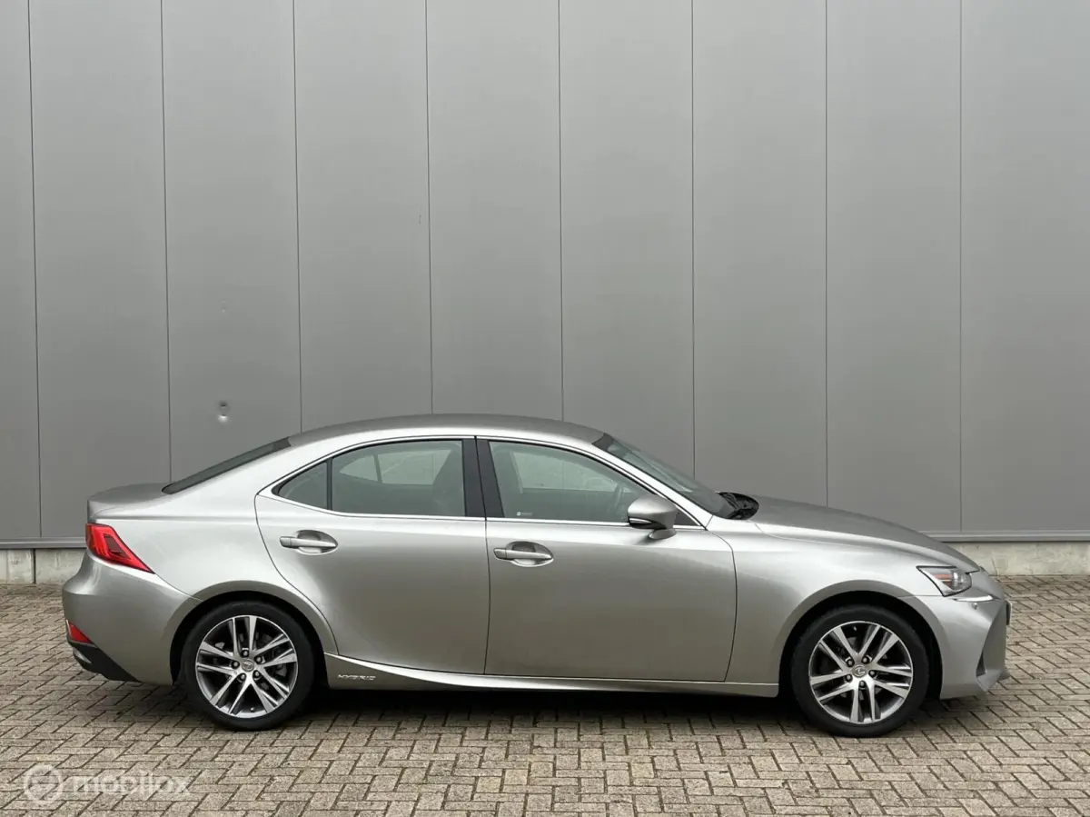 300h Hybrid Aut. Dealer onderhoud, Camera, Facelift