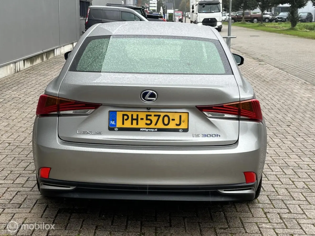 300h Hybrid Aut. Dealer onderhoud, Camera, Facelift