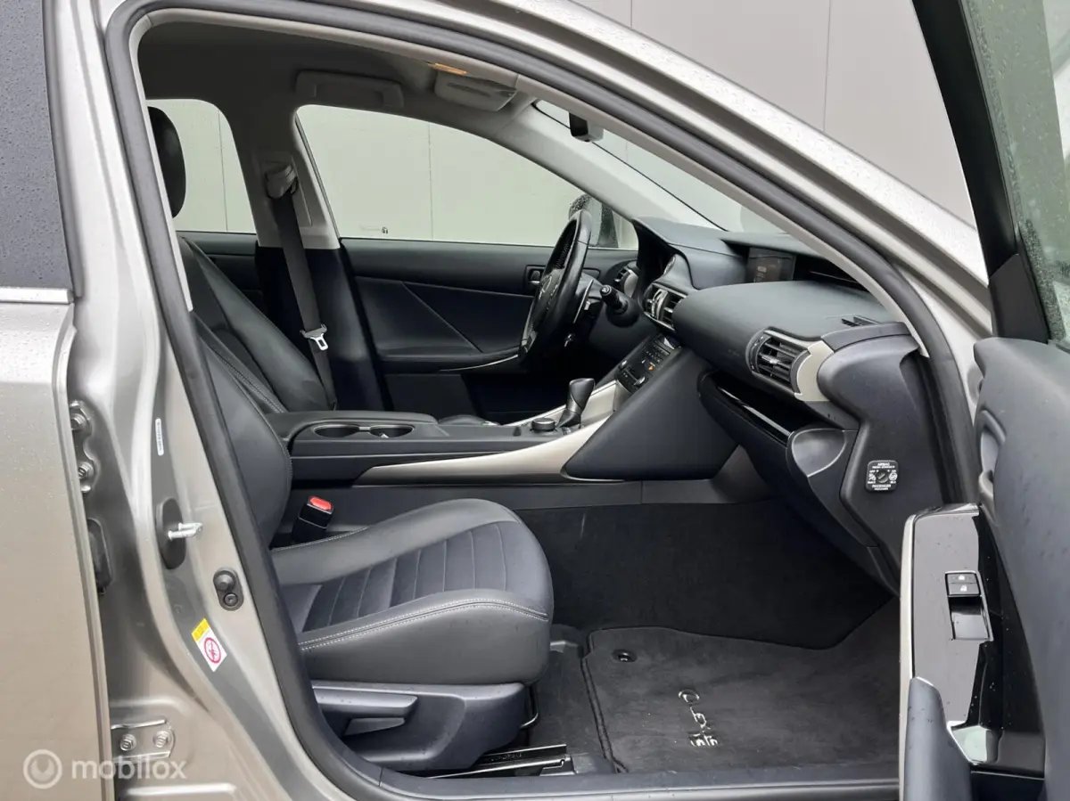 300h Hybrid Aut. Dealer onderhoud, Camera, Facelift