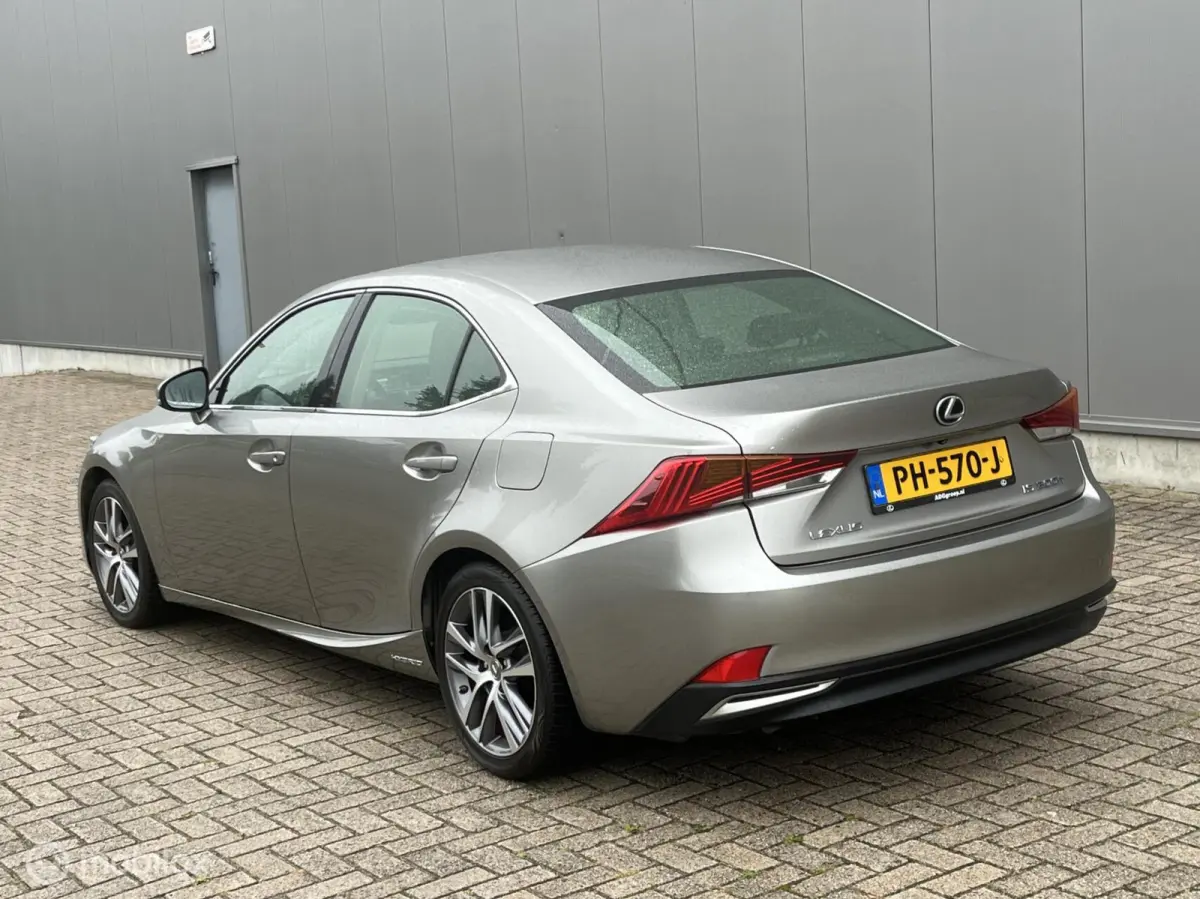 300h Hybrid Aut. Dealer onderhoud, Camera, Facelift