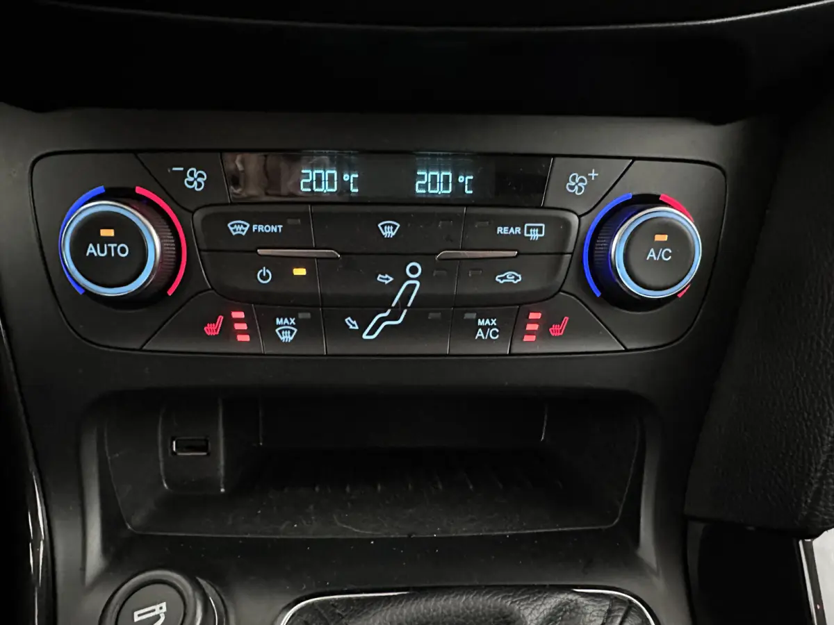 1.5 TDCI Titanium (INCL.BTW) *NAVI-FULLMAP | HEATED-COMFORTSEATS | CAMERA | KEYLESS | PRIVACY-GLASS | ECC | PDC | CRUISE | 16''ALU*
