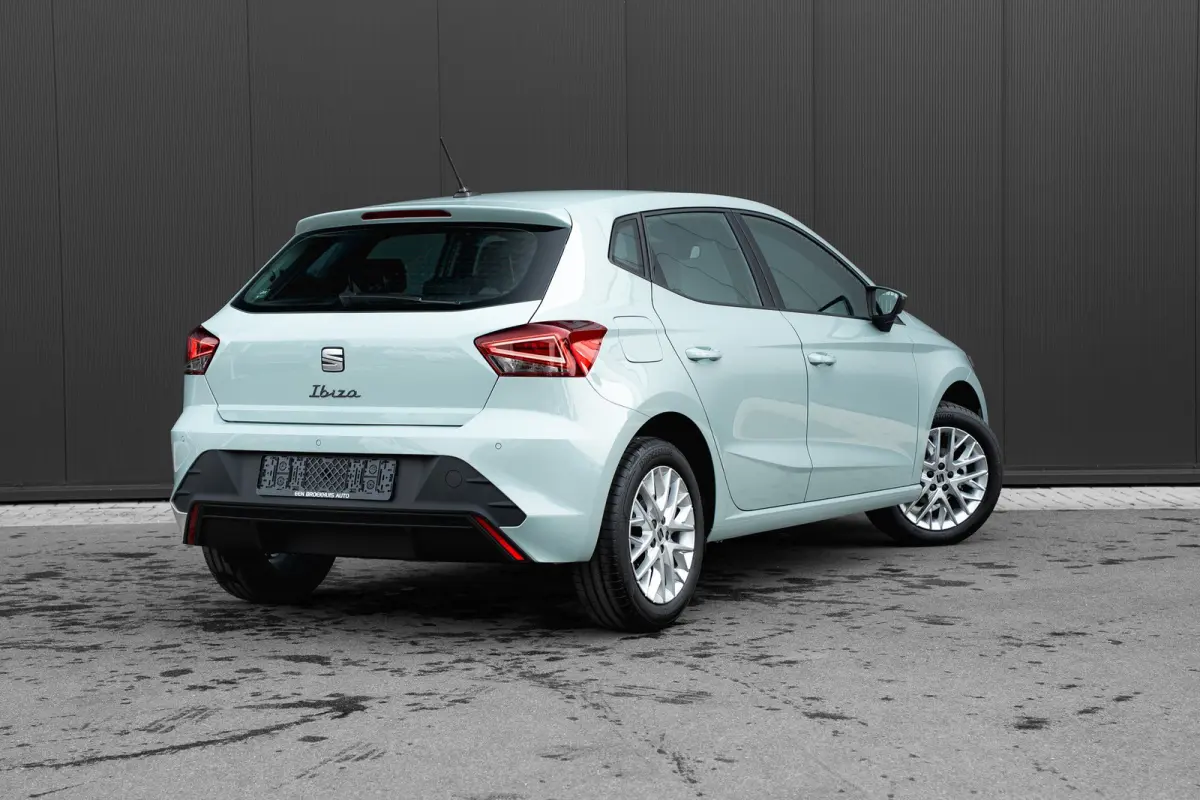 1.0 EcoTSI Style Plus | Airco | Cruise Control | 15" | Carplay | Parkeersensoren Achter
