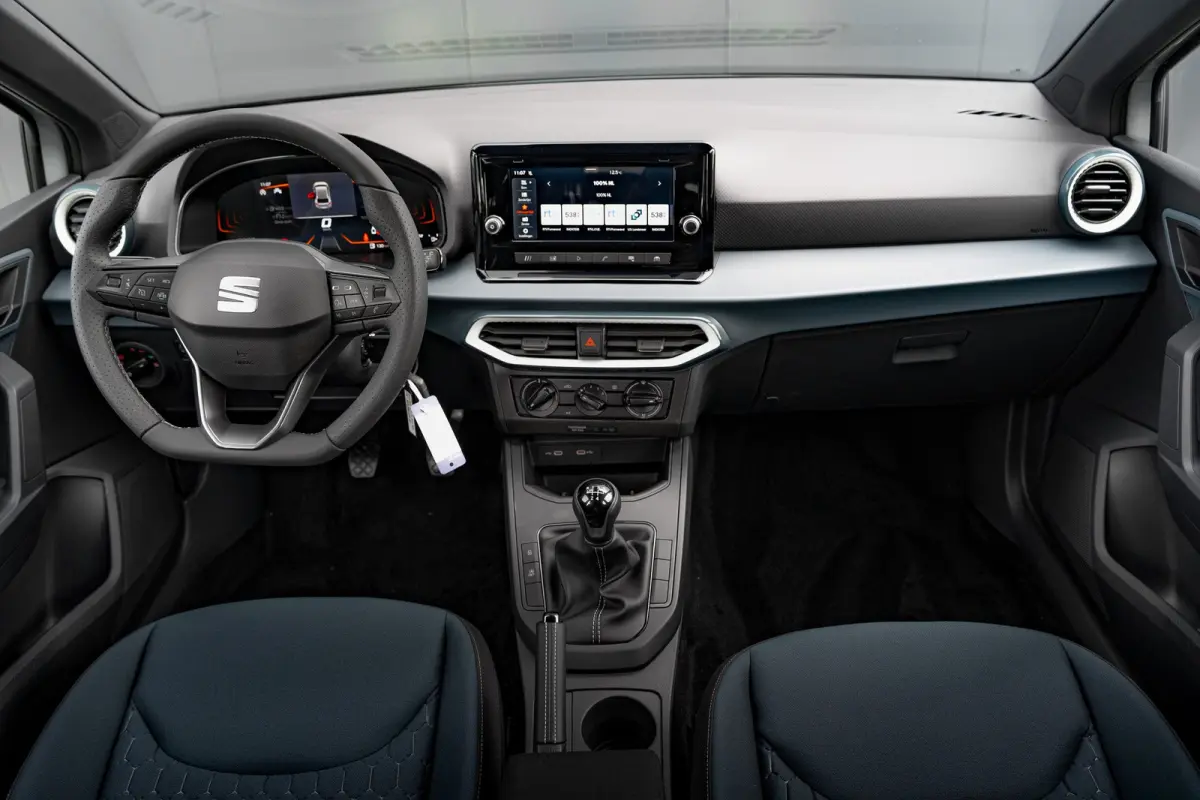 1.0 EcoTSI Style Plus | Airco | Cruise Control | 15" | Carplay | Parkeersensoren Achter