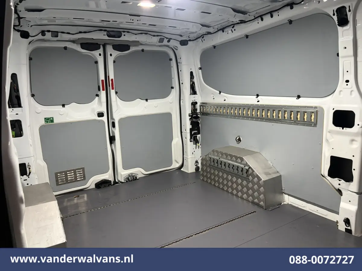 2.0 TDCI L2H1 Euro6 Airco | Camera | LED | Apple Carplay | Cruisecontrol Android Auto, Verwarmde voorruit, Parkeersensoren, Bijrijdersbank