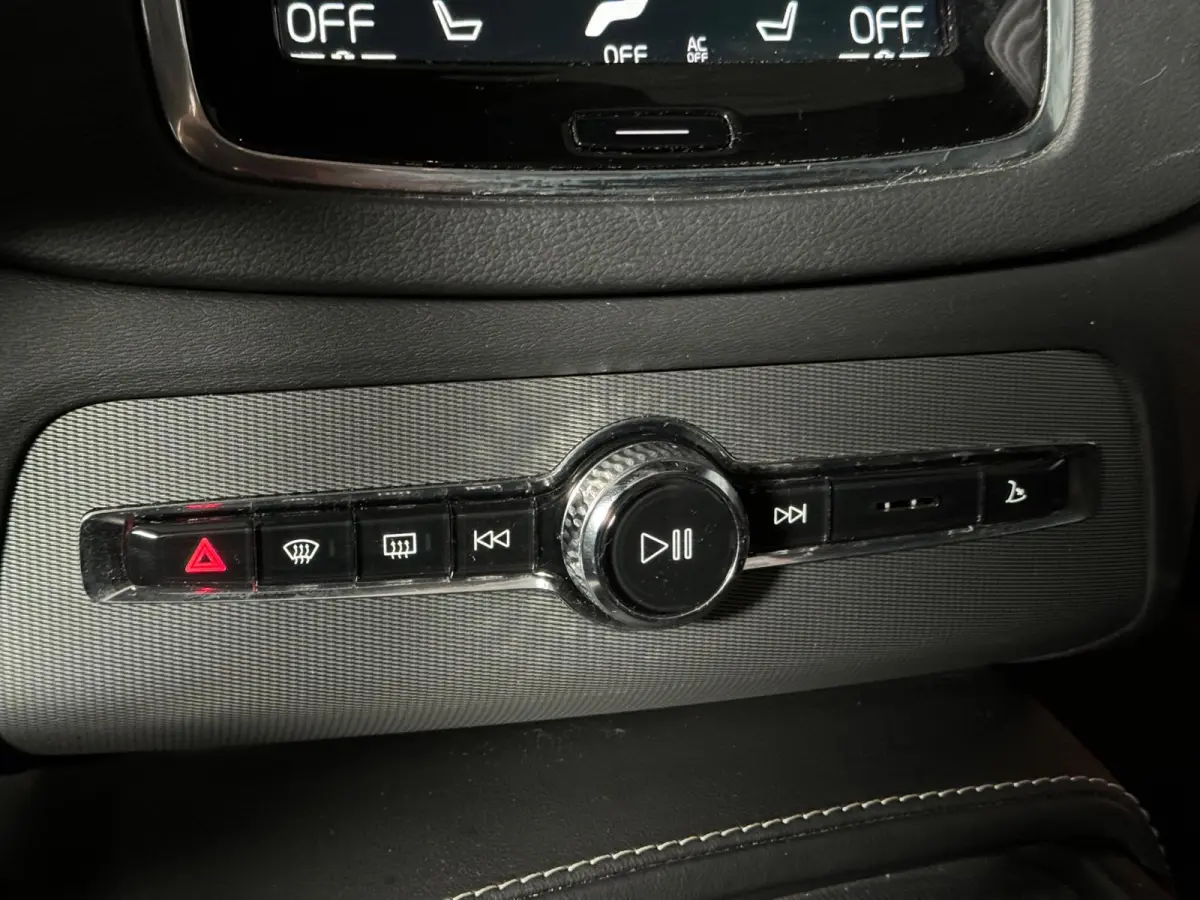 2.0 T8 Recharge AWD R-Design LONG RANGE|PANO|LUCHTVERING|TREKHAAK|H&K|HUD|360 CAM|22 INCH