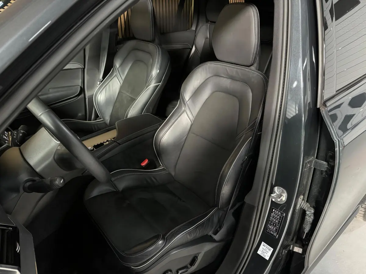 2.0 T8 Recharge AWD R-Design LONG RANGE|PANO|LUCHTVERING|TREKHAAK|H&K|HUD|360 CAM|22 INCH