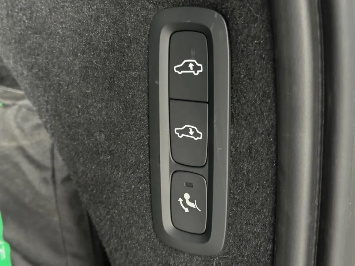 2.0 T8 Recharge AWD R-Design LONG RANGE|PANO|LUCHTVERING|TREKHAAK|H&K|HUD|360 CAM|22 INCH