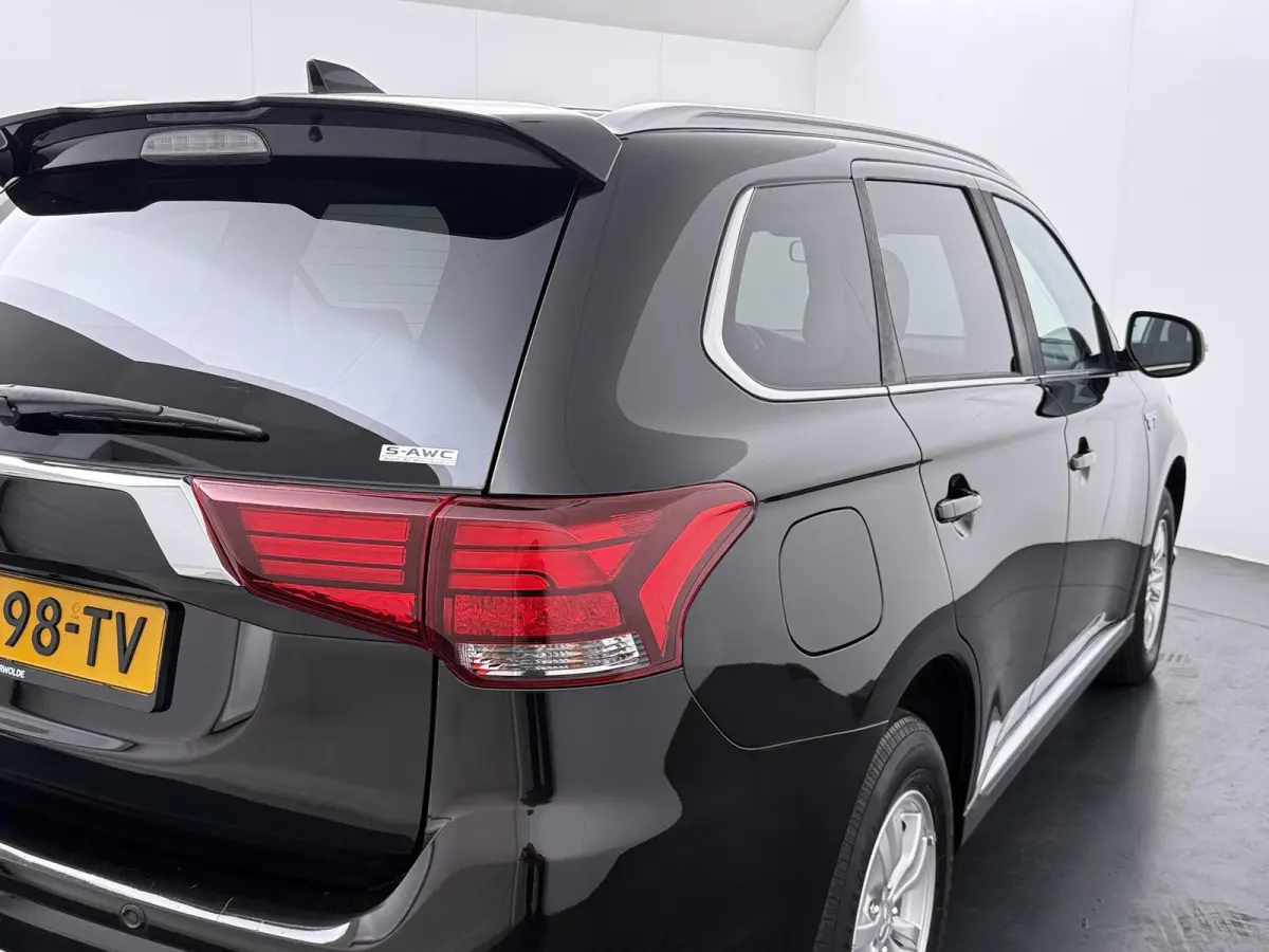 2.4 PHEV Pure | Parkeercamera | Apple Carplay/Android Auto | Stoelverw. |