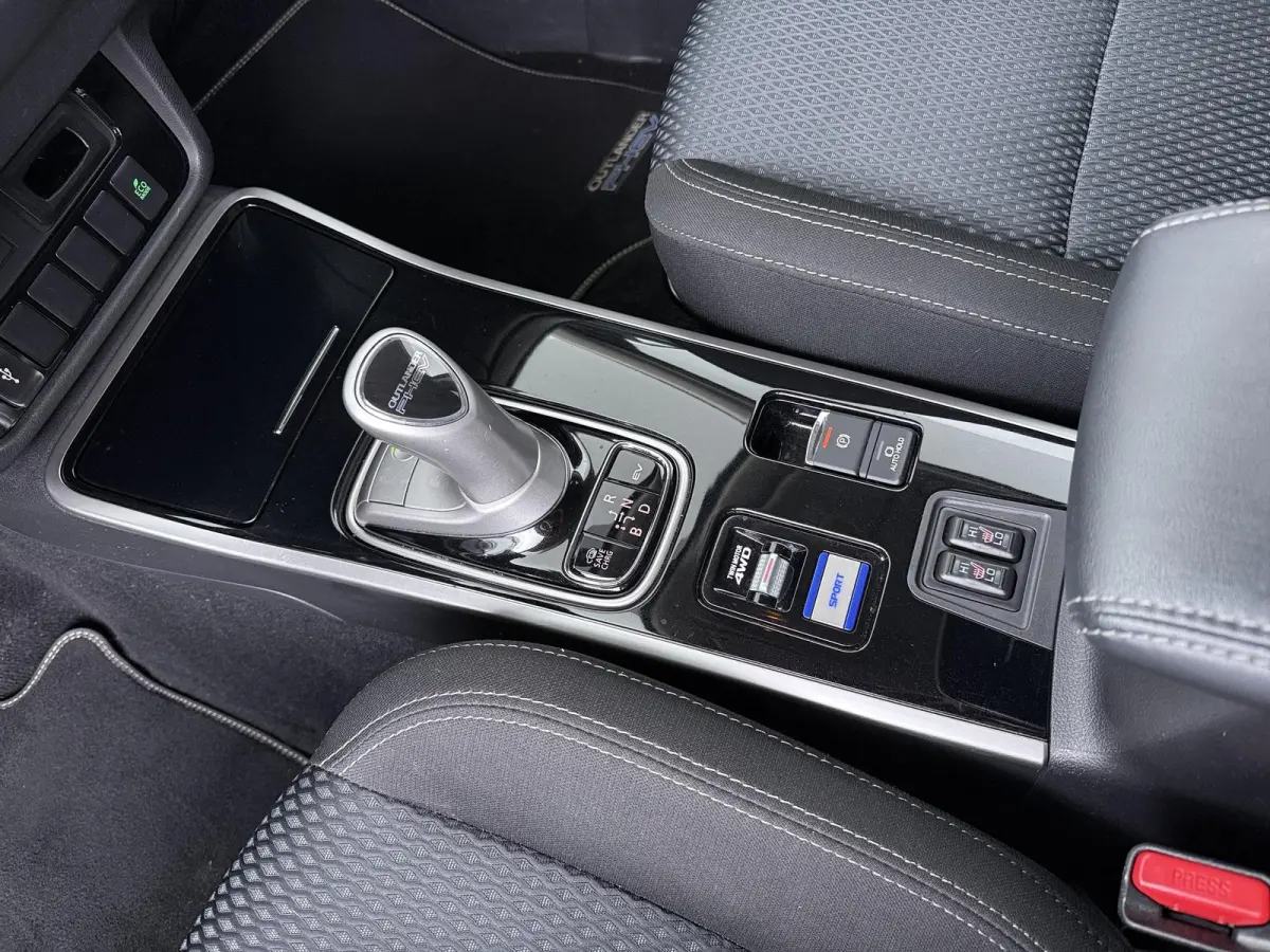 2.4 PHEV Pure | Parkeercamera | Apple Carplay/Android Auto | Stoelverw. |