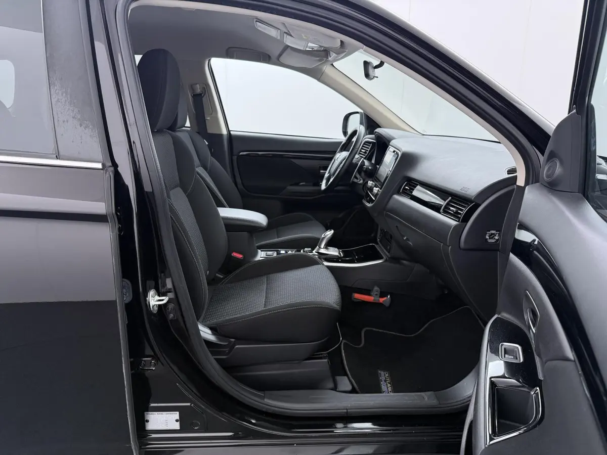 2.4 PHEV Pure | Parkeercamera | Apple Carplay/Android Auto | Stoelverw. |