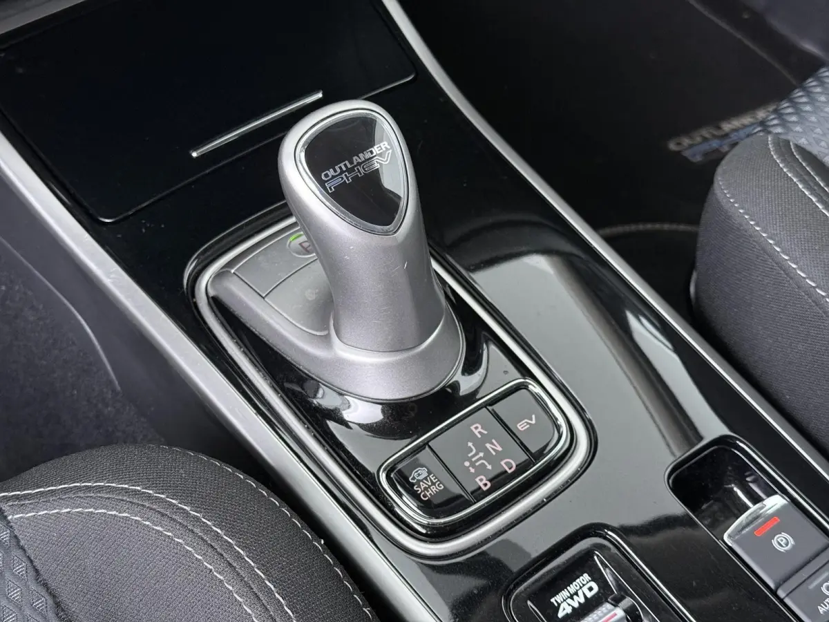 2.4 PHEV Pure | Parkeercamera | Apple Carplay/Android Auto | Stoelverw. |
