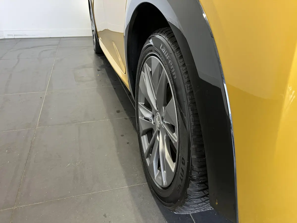 EV Allure 50 kWh l Camera l Apple carplay & Android auto l Keyless l SOH 94.3%