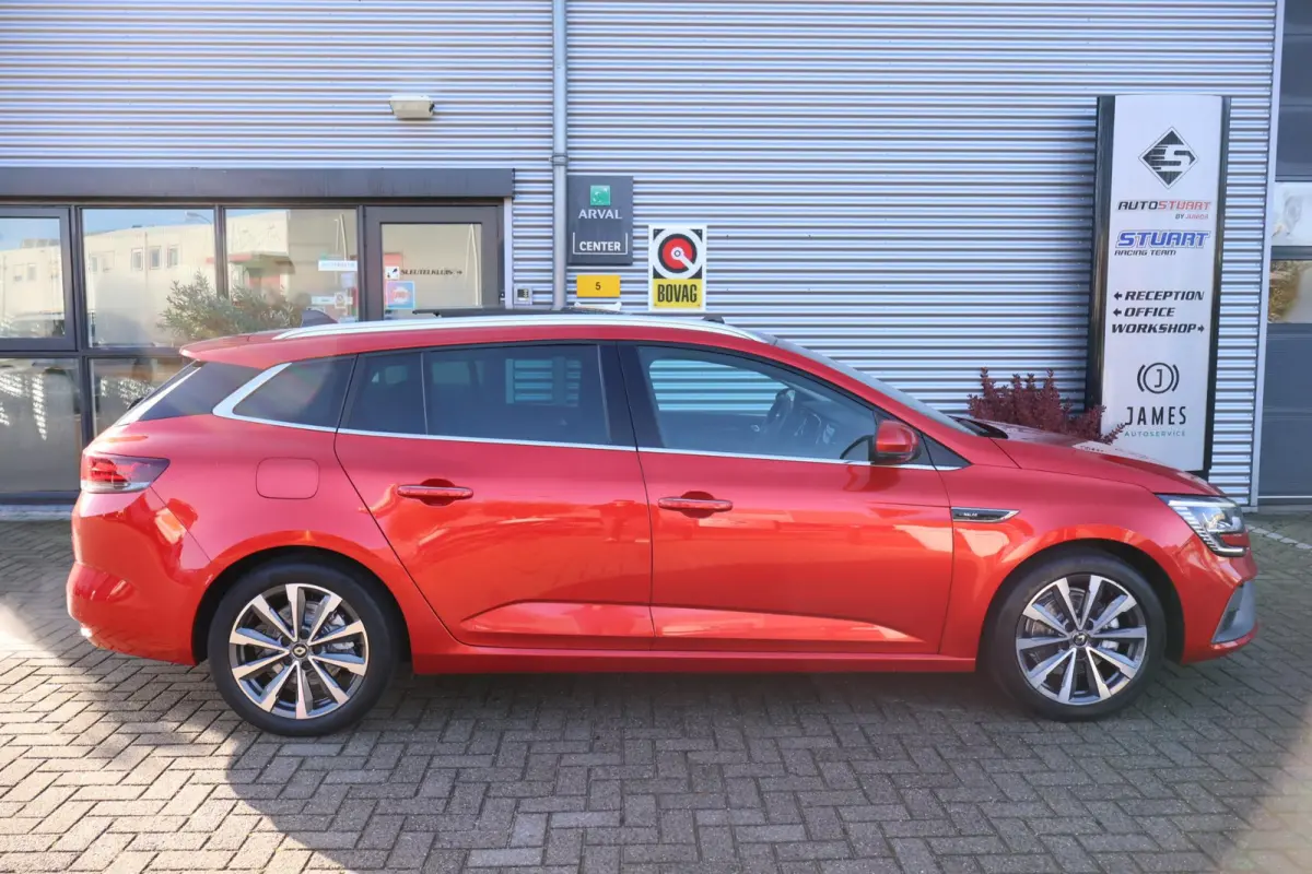 Estate 1.6 PHEV 160 R.S. Line 1e Eigenaar | Dealer Onderh | Pano | Sfeer | HUD | BTW | NL-Auto | Camera | 2 Kabels | Carplay | Navi | Led | DAB | Keyless | PDC
