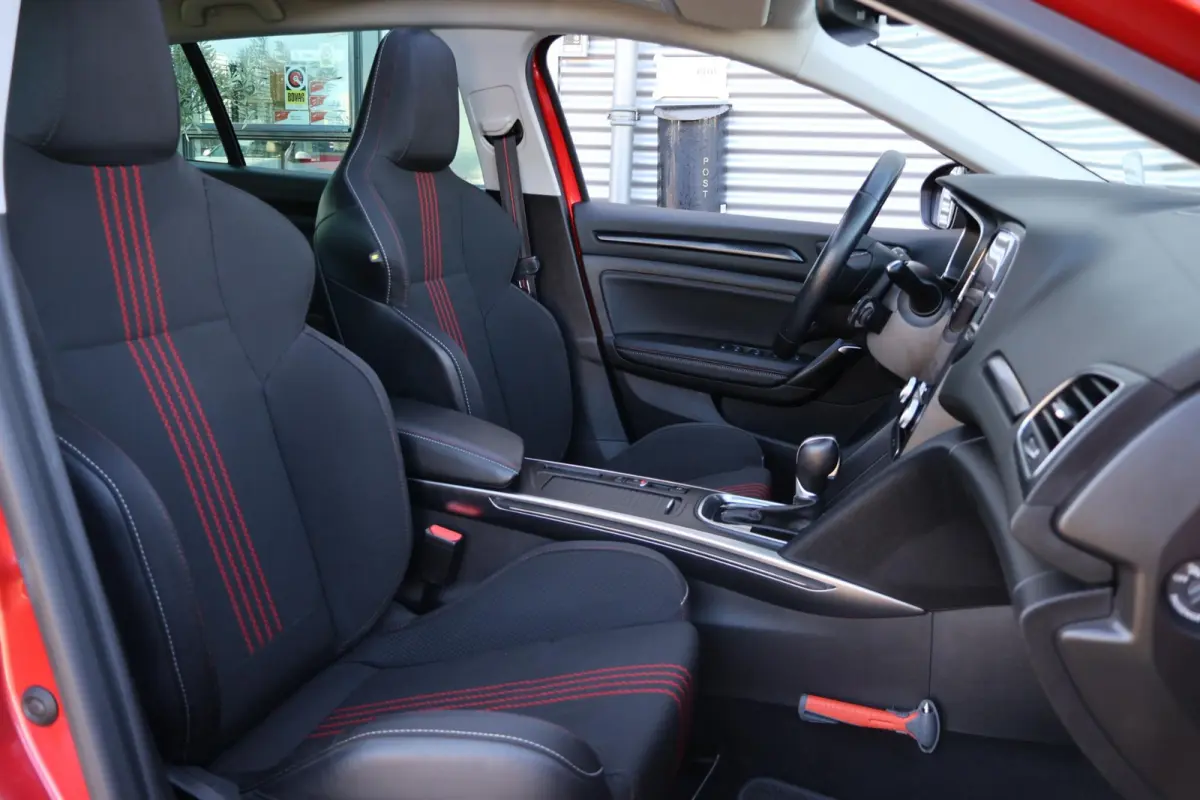 Estate 1.6 PHEV 160 R.S. Line 1e Eigenaar | Dealer Onderh | Pano | Sfeer | HUD | BTW | NL-Auto | Camera | 2 Kabels | Carplay | Navi | Led | DAB | Keyless | PDC