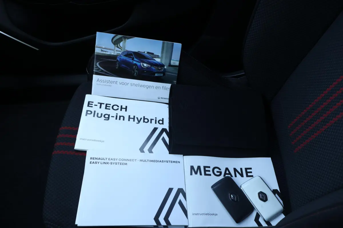 Estate 1.6 PHEV 160 R.S. Line 1e Eigenaar | Dealer Onderh | Pano | Sfeer | HUD | BTW | NL-Auto | Camera | 2 Kabels | Carplay | Navi | Led | DAB | Keyless | PDC