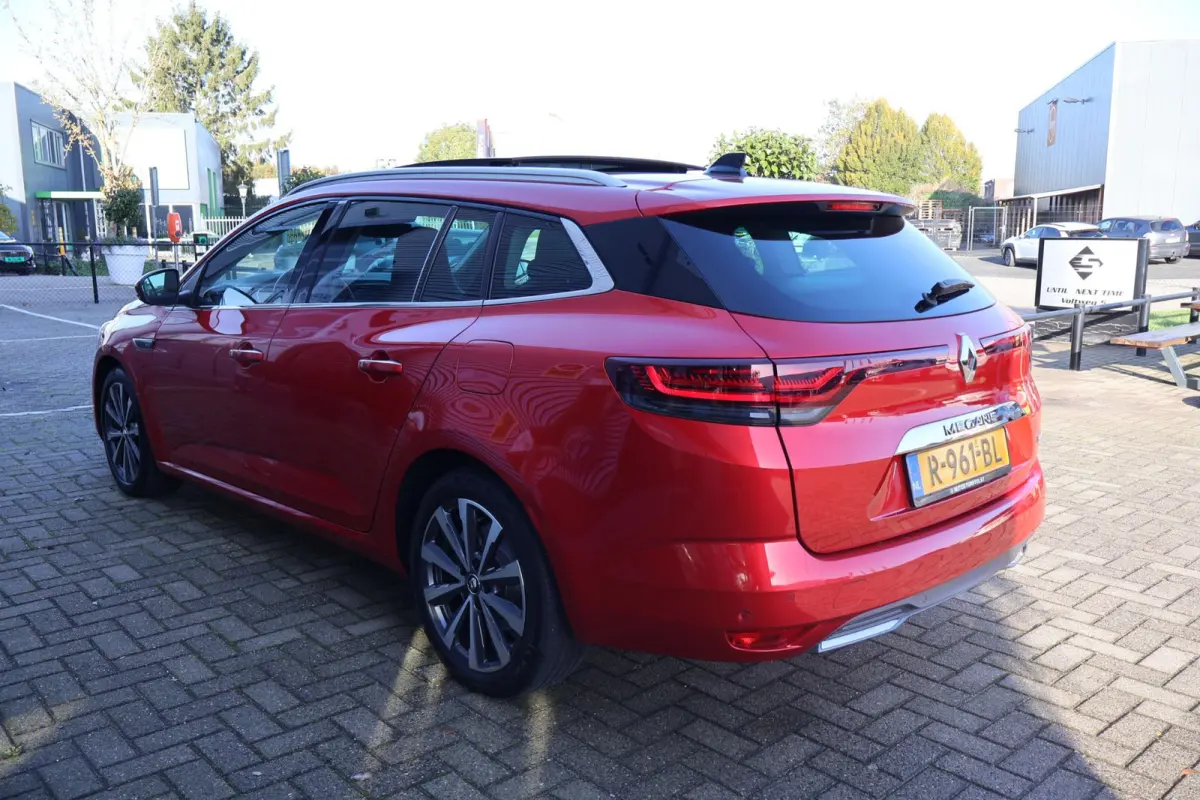 Estate 1.6 PHEV 160 R.S. Line 1e Eigenaar | Dealer Onderh | Pano | Sfeer | HUD | BTW | NL-Auto | Camera | 2 Kabels | Carplay | Navi | Led | DAB | Keyless | PDC
