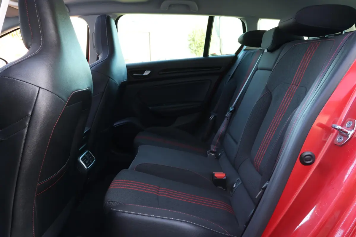 Estate 1.6 PHEV 160 R.S. Line 1e Eigenaar | Dealer Onderh | Pano | Sfeer | HUD | BTW | NL-Auto | Camera | 2 Kabels | Carplay | Navi | Led | DAB | Keyless | PDC