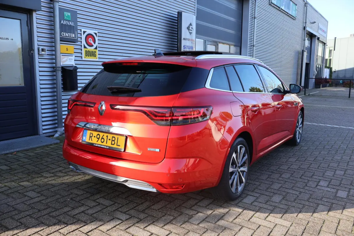 Estate 1.6 PHEV 160 R.S. Line 1e Eigenaar | Dealer Onderh | Pano | Sfeer | HUD | BTW | NL-Auto | Camera | 2 Kabels | Carplay | Navi | Led | DAB | Keyless | PDC