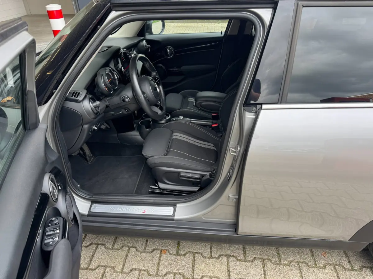 2.0 Cooper S Classic / LAGE KM-STAND ! / CAMERA / KEYLESS / CARPLAY / CLIMATE / SFEER / STOEL+STUUR VERW. / DAB+ !
