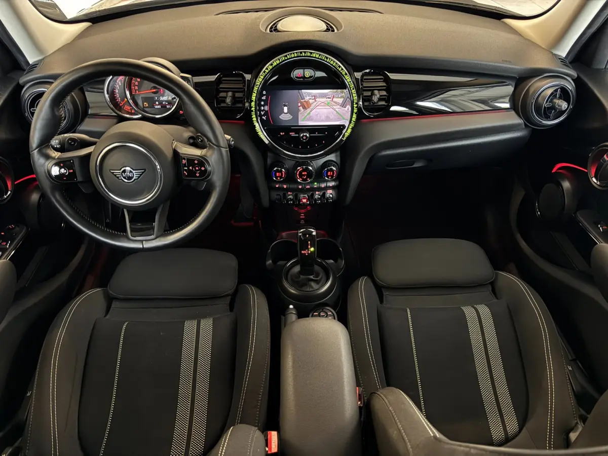2.0 Cooper S Classic / LAGE KM-STAND ! / CAMERA / KEYLESS / CARPLAY / CLIMATE / SFEER / STOEL+STUUR VERW. / DAB+ !