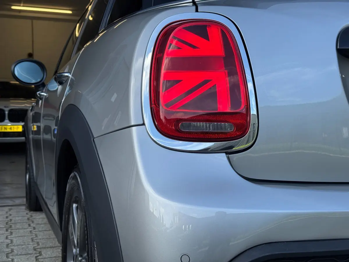 2.0 Cooper S Classic / LAGE KM-STAND ! / CAMERA / KEYLESS / CARPLAY / CLIMATE / SFEER / STOEL+STUUR VERW. / DAB+ !
