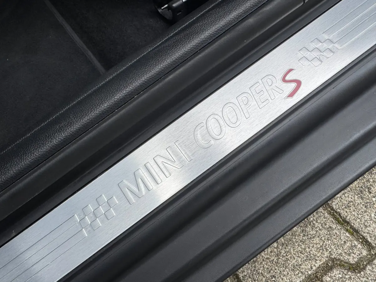 2.0 Cooper S Classic / LAGE KM-STAND ! / CAMERA / KEYLESS / CARPLAY / CLIMATE / SFEER / STOEL+STUUR VERW. / DAB+ !