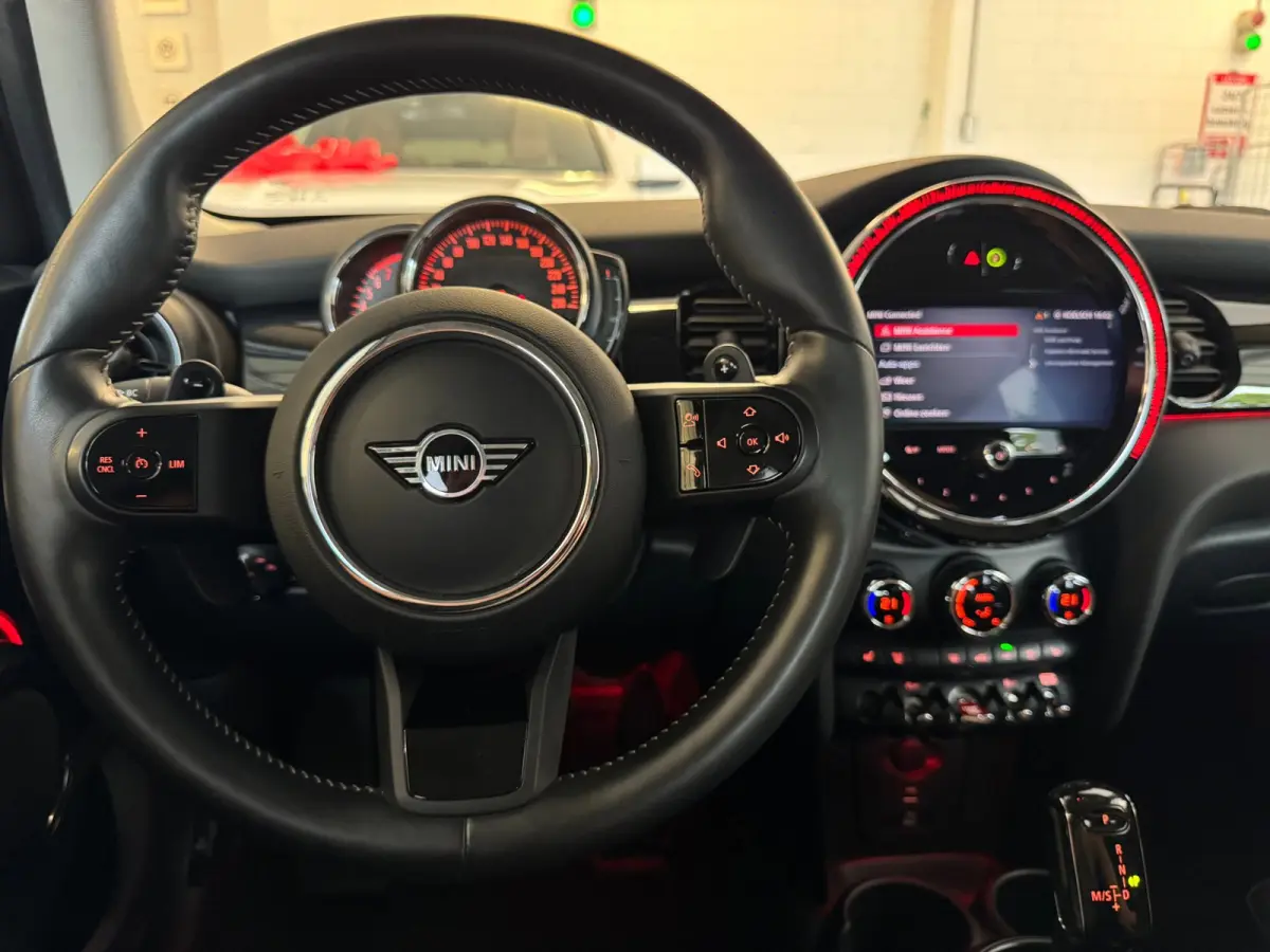 2.0 Cooper S Classic / LAGE KM-STAND ! / CAMERA / KEYLESS / CARPLAY / CLIMATE / SFEER / STOEL+STUUR VERW. / DAB+ !