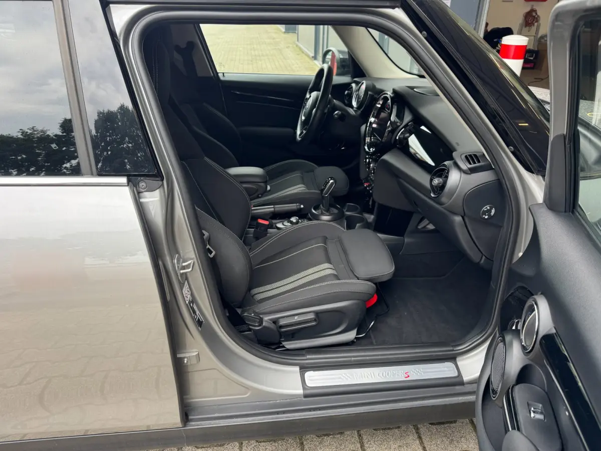 2.0 Cooper S Classic / LAGE KM-STAND ! / CAMERA / KEYLESS / CARPLAY / CLIMATE / SFEER / STOEL+STUUR VERW. / DAB+ !