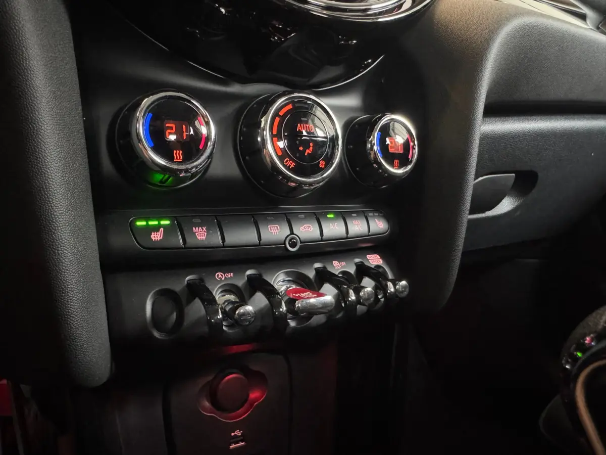 2.0 Cooper S Classic / LAGE KM-STAND ! / CAMERA / KEYLESS / CARPLAY / CLIMATE / SFEER / STOEL+STUUR VERW. / DAB+ !