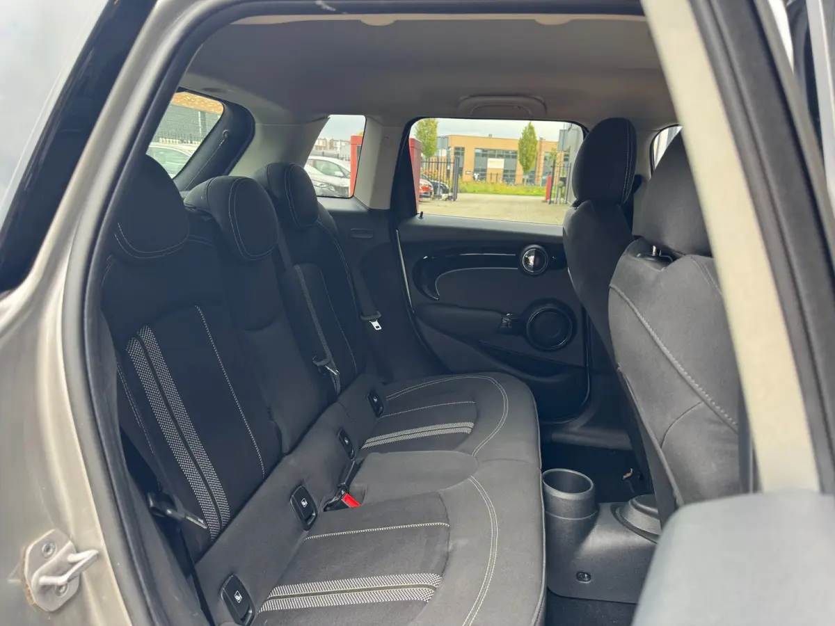 2.0 Cooper S Classic / LAGE KM-STAND ! / CAMERA / KEYLESS / CARPLAY / CLIMATE / SFEER / STOEL+STUUR VERW. / DAB+ !