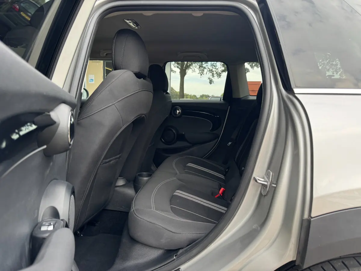 2.0 Cooper S Classic / LAGE KM-STAND ! / CAMERA / KEYLESS / CARPLAY / CLIMATE / SFEER / STOEL+STUUR VERW. / DAB+ !