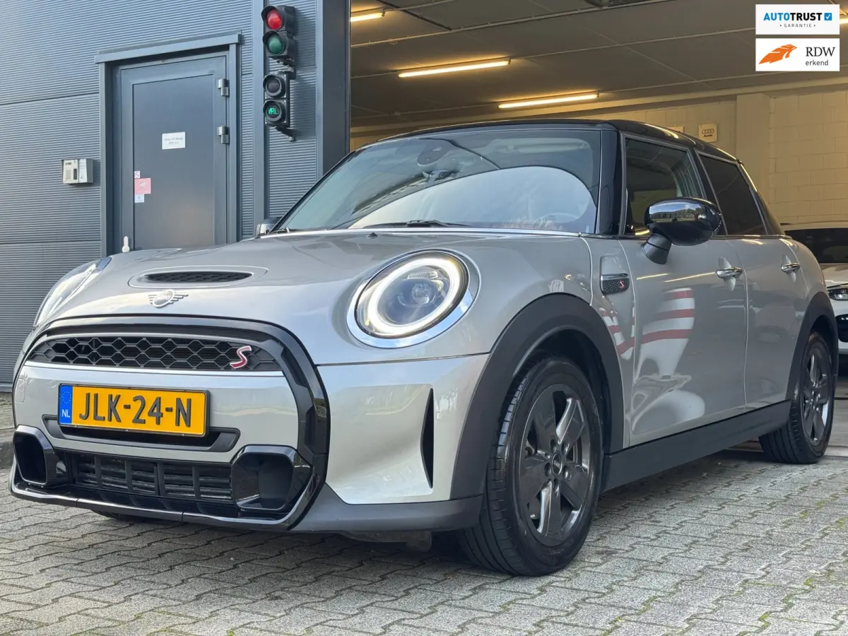 2.0 Cooper S Classic / LAGE KM-STAND ! / CAMERA / KEYLESS / CARPLAY / CLIMATE / SFEER / STOEL+STUUR VERW. / DAB+ !