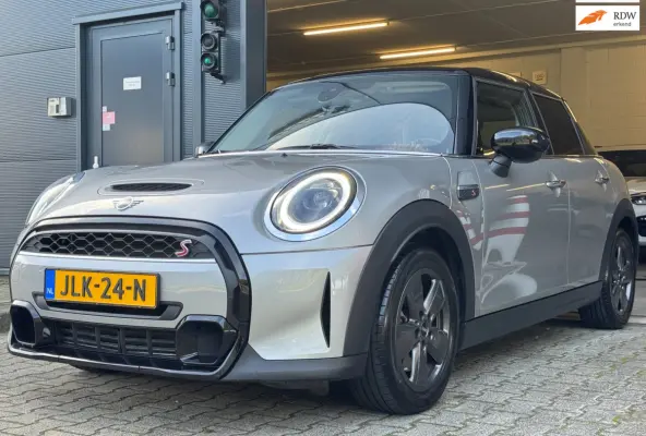 2.0 Cooper S Classic / LAGE KM-STAND ! / CAMERA / KEYLESS / CARPLAY / CLIMATE / SFEER / STOEL+STUUR VERW. / DAB+ !
