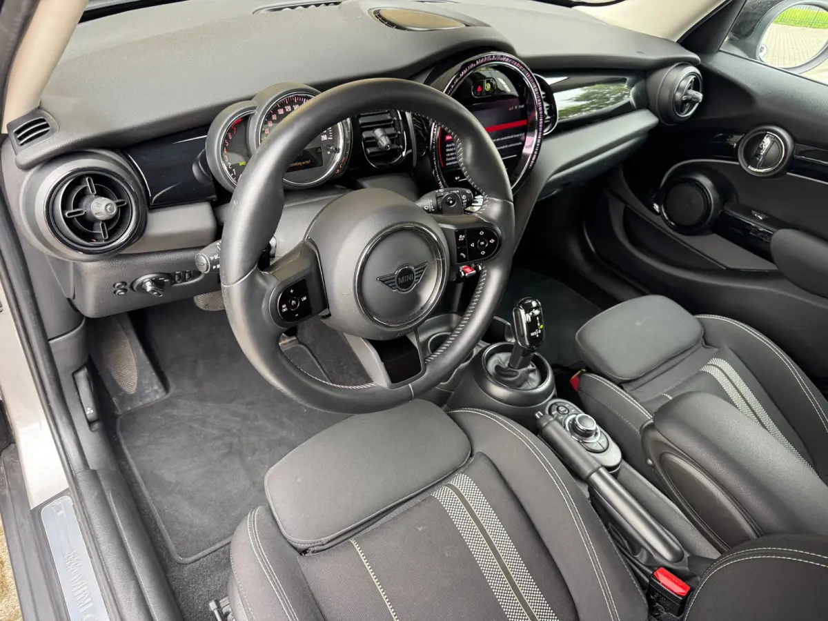 2.0 Cooper S Classic / LAGE KM-STAND ! / CAMERA / KEYLESS / CARPLAY / CLIMATE / SFEER / STOEL+STUUR VERW. / DAB+ !