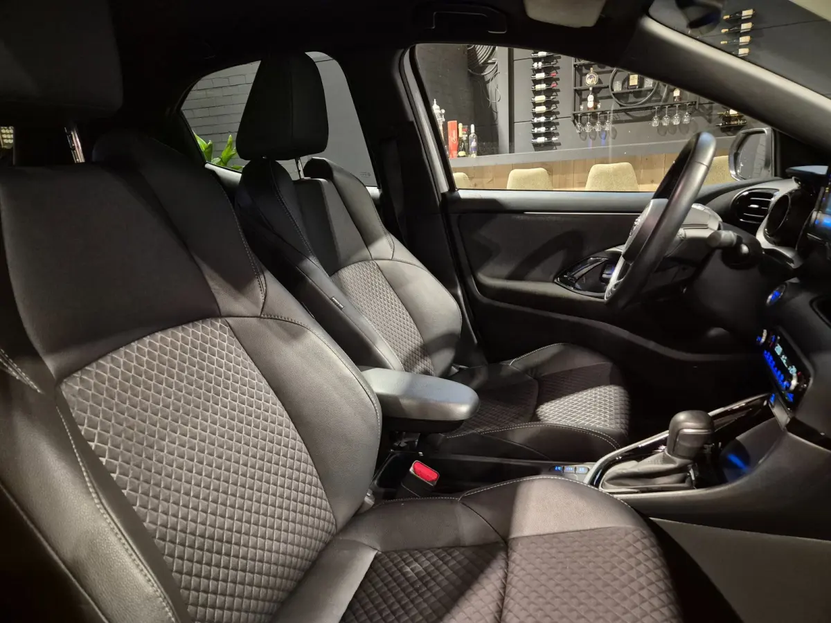 1.5 Hybrid Executive Bi-Tone - Navigatie - Camera - Cruise - Stoelverwarming - Rijklaar