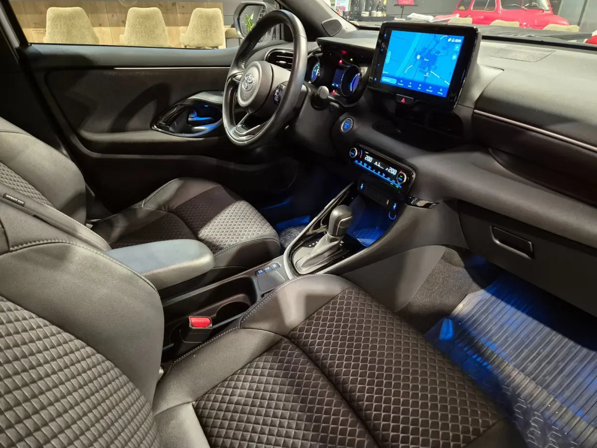 1.5 Hybrid Executive Bi-Tone - Navigatie - Camera - Cruise - Stoelverwarming - Rijklaar